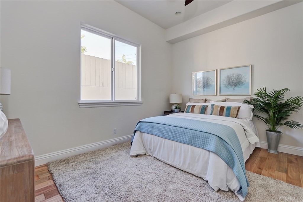 2818 North Ardmore Avenue Manhattan Beach, CA 90266 - Photo 25 of 34 a bedroom with a bed and a window