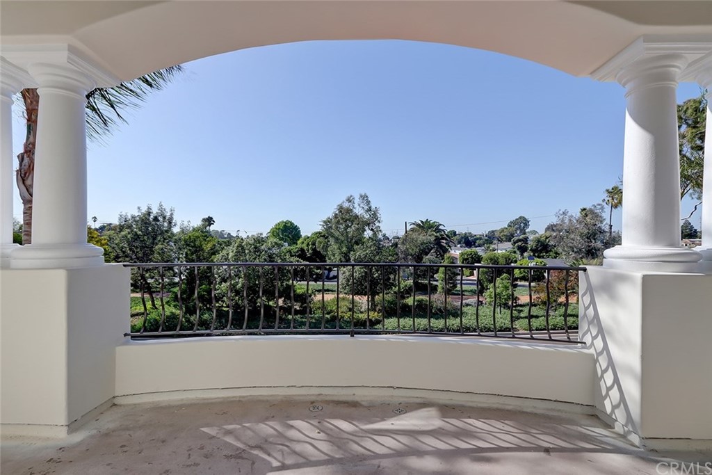 2818 North Ardmore Avenue Manhattan Beach, CA 90266 - Photo 27 of 34 a view of a terrace