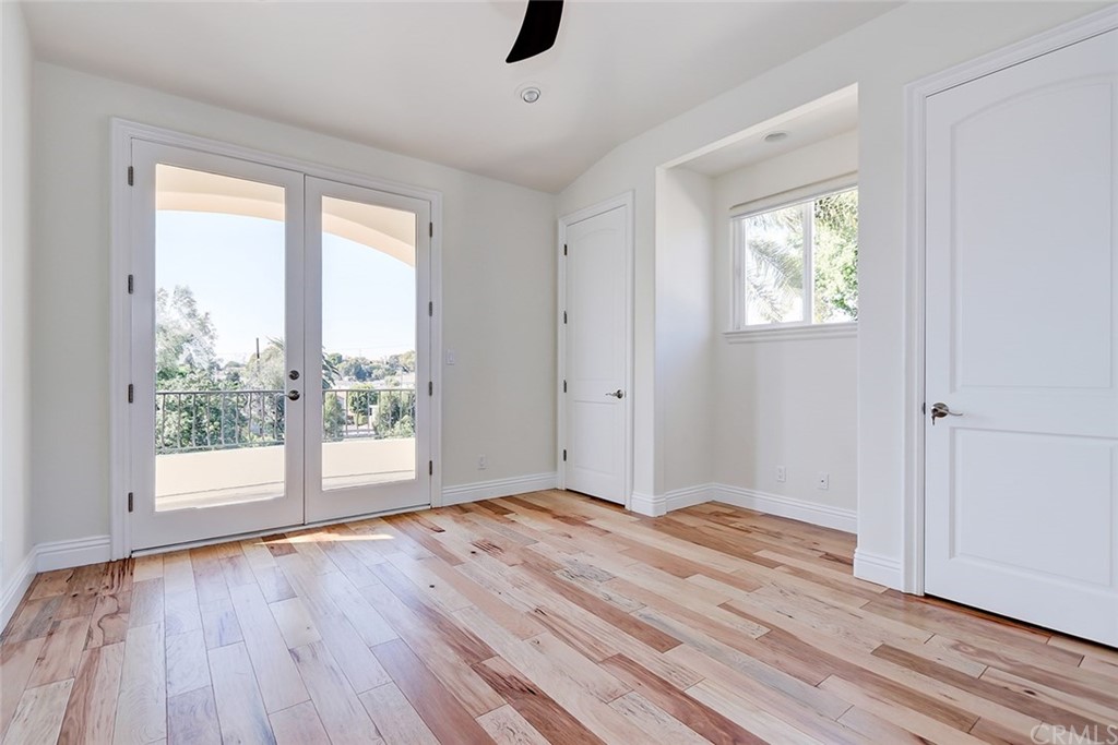 2818 North Ardmore Avenue Manhattan Beach, CA 90266 - Photo 28 of 34 a view of an empty room with wooden floor and a window