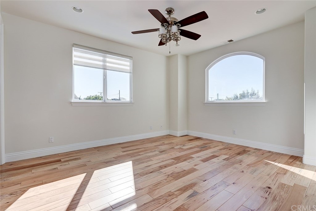 2818 North Ardmore Avenue Manhattan Beach, CA 90266 - Photo 29 of 34 a view of an empty room and window