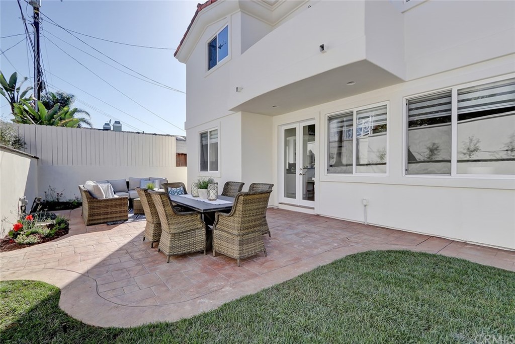 2818 North Ardmore Avenue Manhattan Beach, CA 90266 - Photo 32 of 34 a view of a house with backyard porch and sitting area