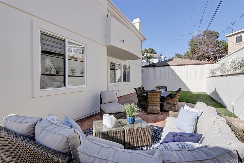 2818 North Ardmore Avenue Manhattan Beach, CA 90266 - Photo 34 of 34 a living room with furniture and wooden floor