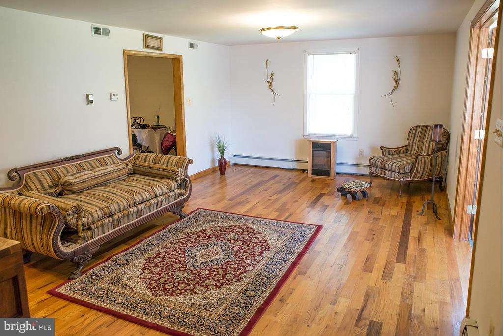1515 Snug Harbor Road Shady Side, MD 20764 - Photo 8 of 30 Living Room View