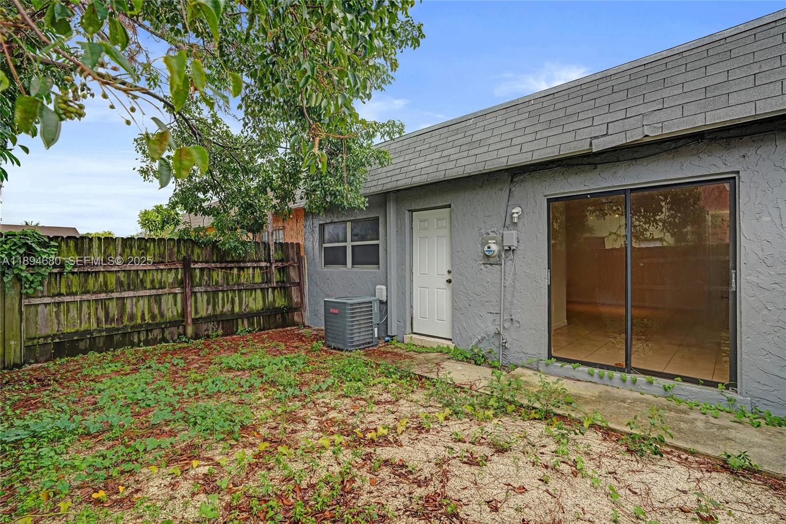 3876 Northwest 207 St Road Miami Gardens, FL 33055 - Photo 33 of 37 a view of a backyard