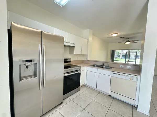$2,500 | 420 Southwest 122nd Avenue, Unit 420, Pembroke Pines, FL 33025