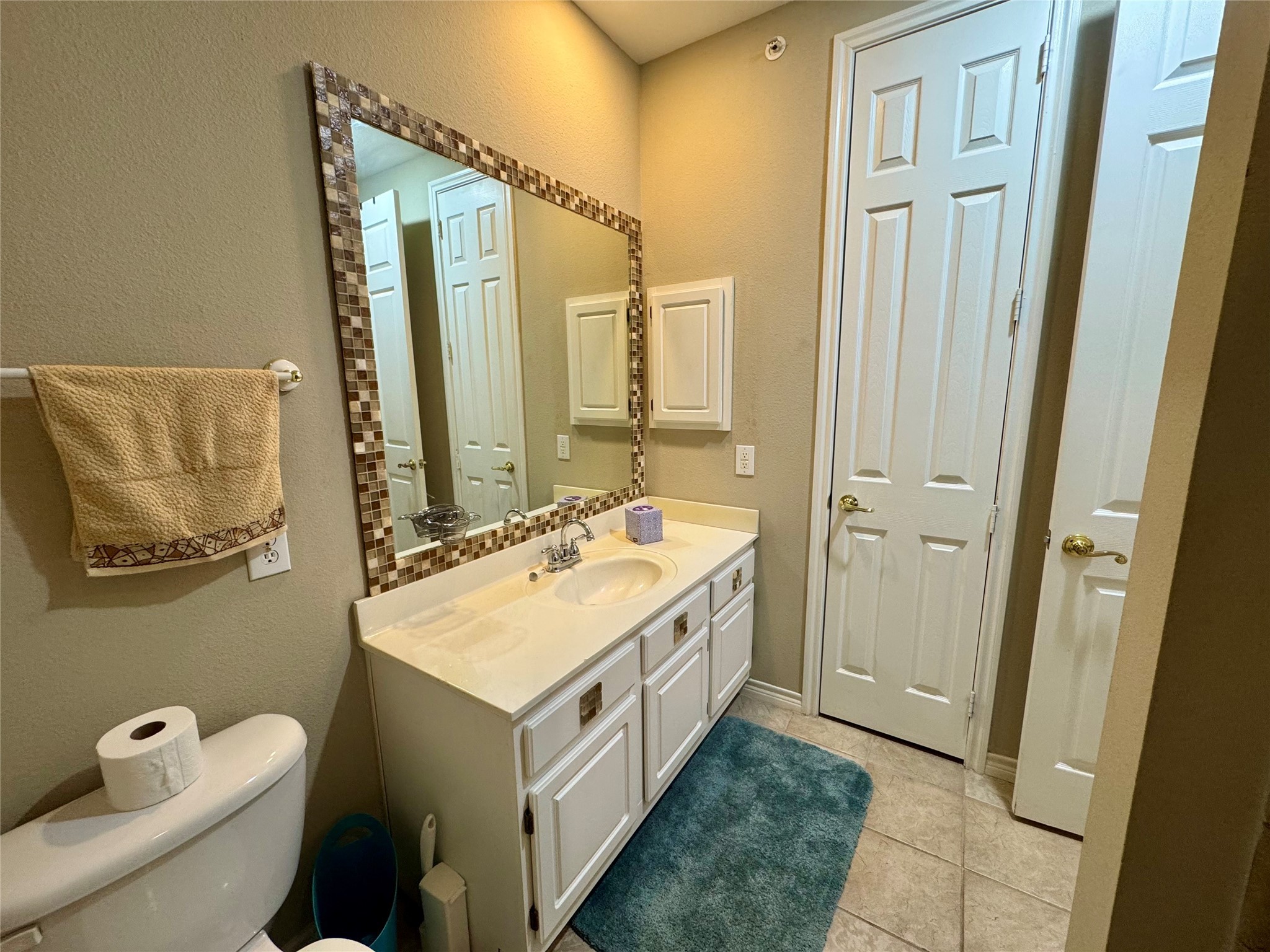 2400 McCue Road, Unit 233 Houston, TX 77056 - Photo 14 of 41 a bathroom with a double vanity sink and mirror