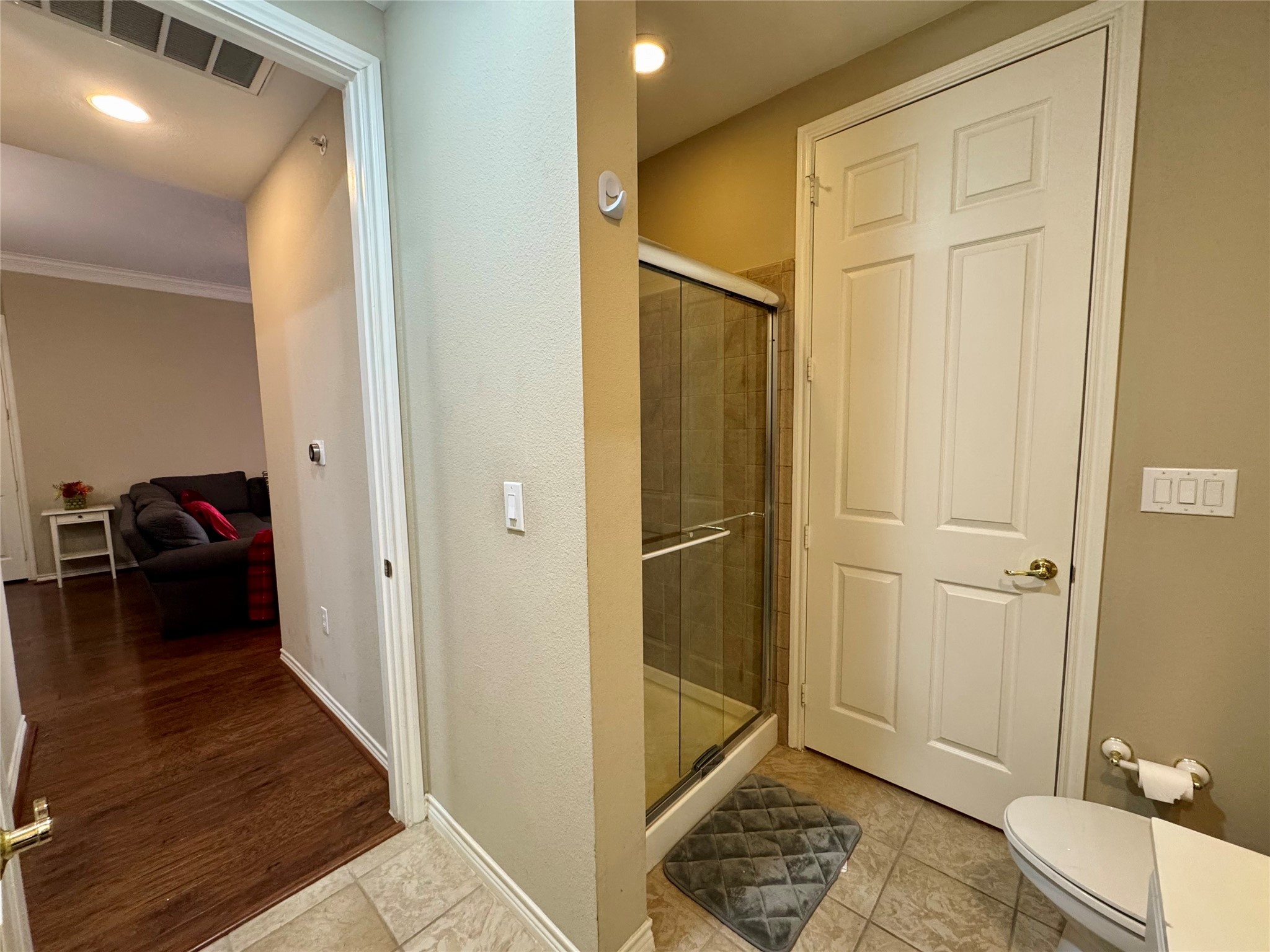 2400 McCue Road, Unit 233 Houston, TX 77056 - Photo 15 of 41 a bathroom with a sink and a mirror