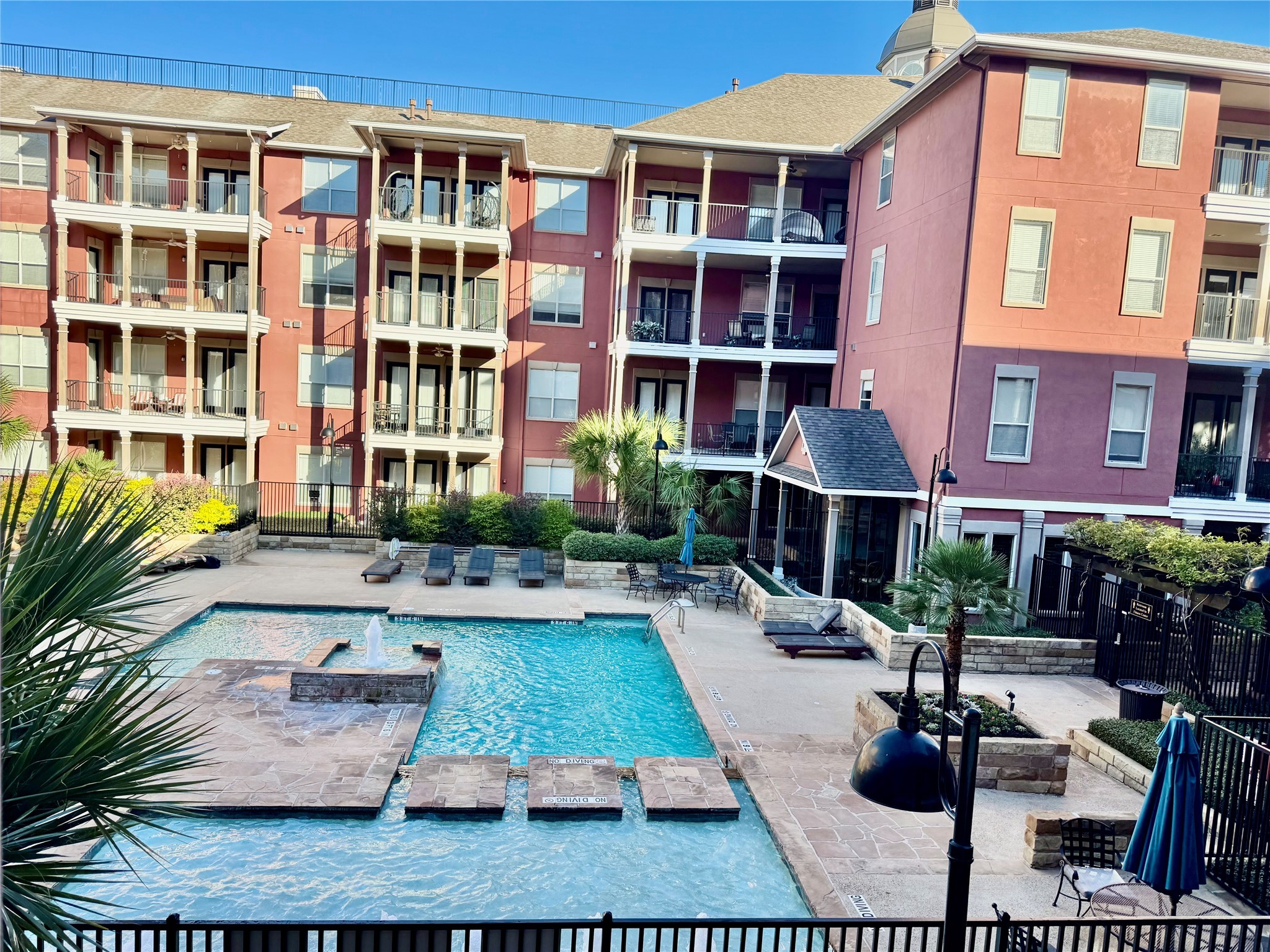 2400 McCue Road, Unit 233 Houston, TX 77056 - Photo 40 of 41 a view of a building with garden bath tub and seating space