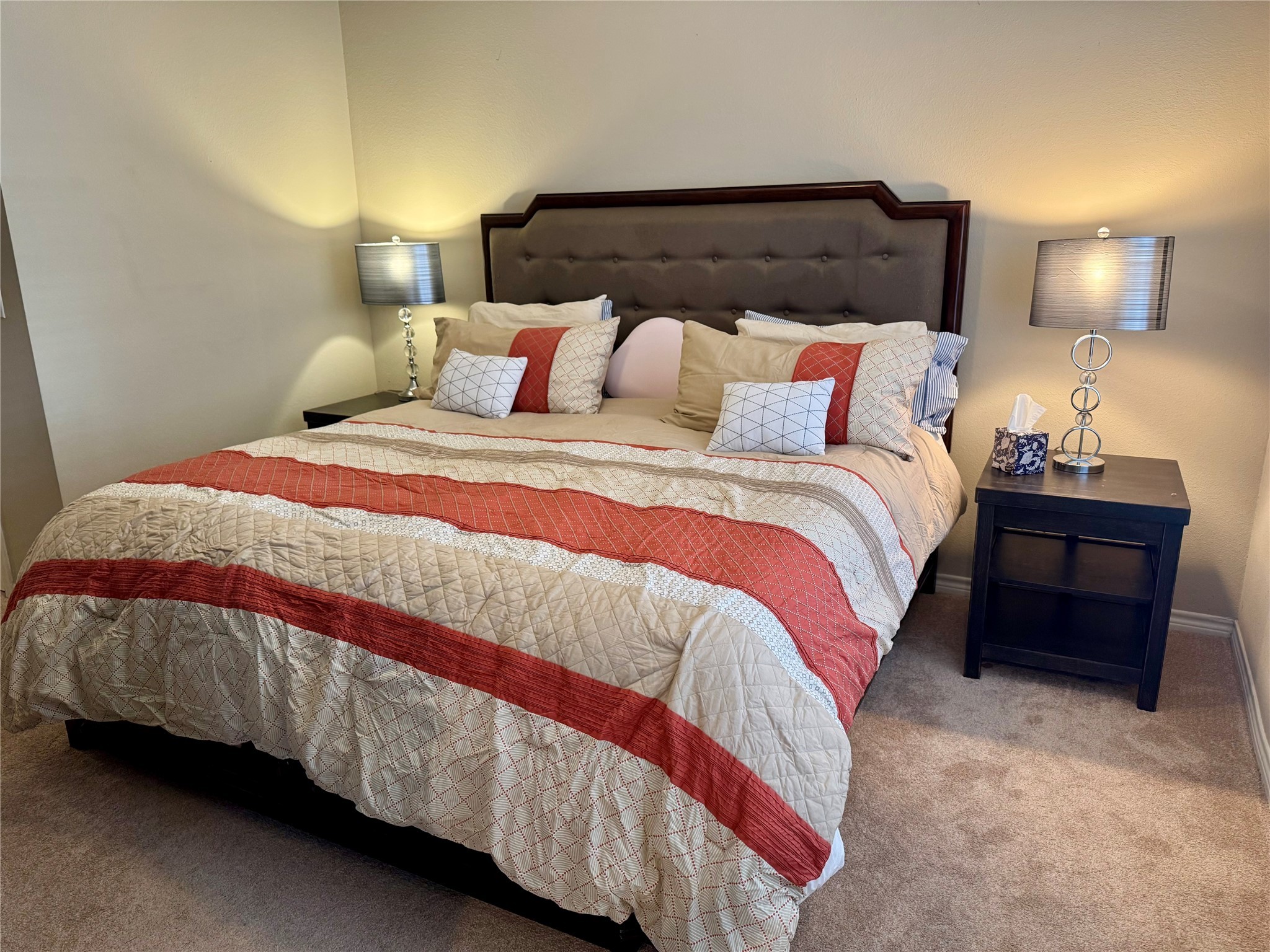 2400 McCue Road, Unit 233 Houston, TX 77056 - Photo 9 of 41 a bedroom with a bed and a lamp