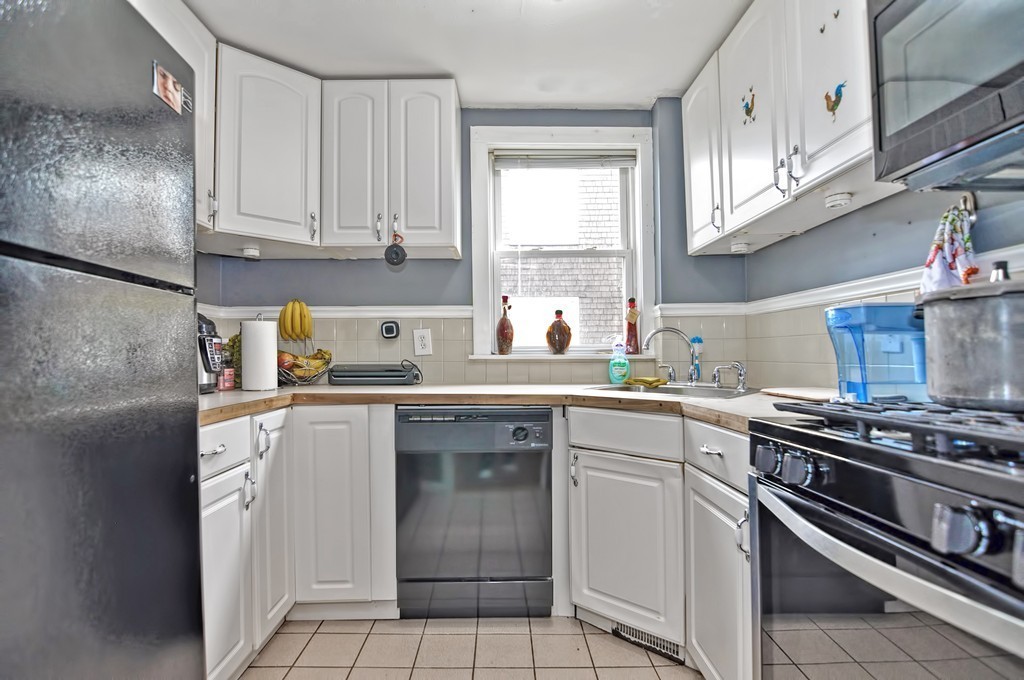 46 Lane Street Fall River, MA 02721 - Photo 4 of 28