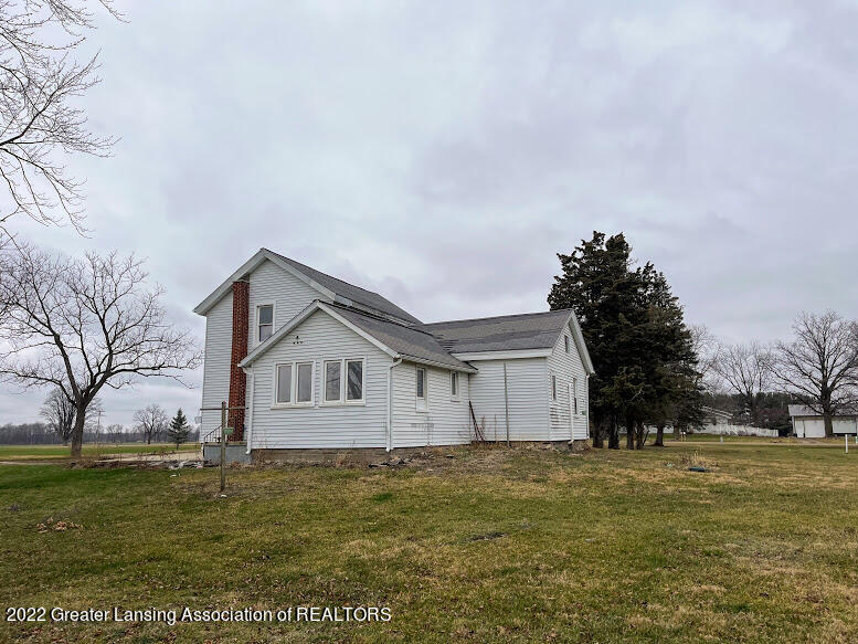 2649 West Locke Road Perry, MI 48872 - Photo 8 of 34 IMG_4045