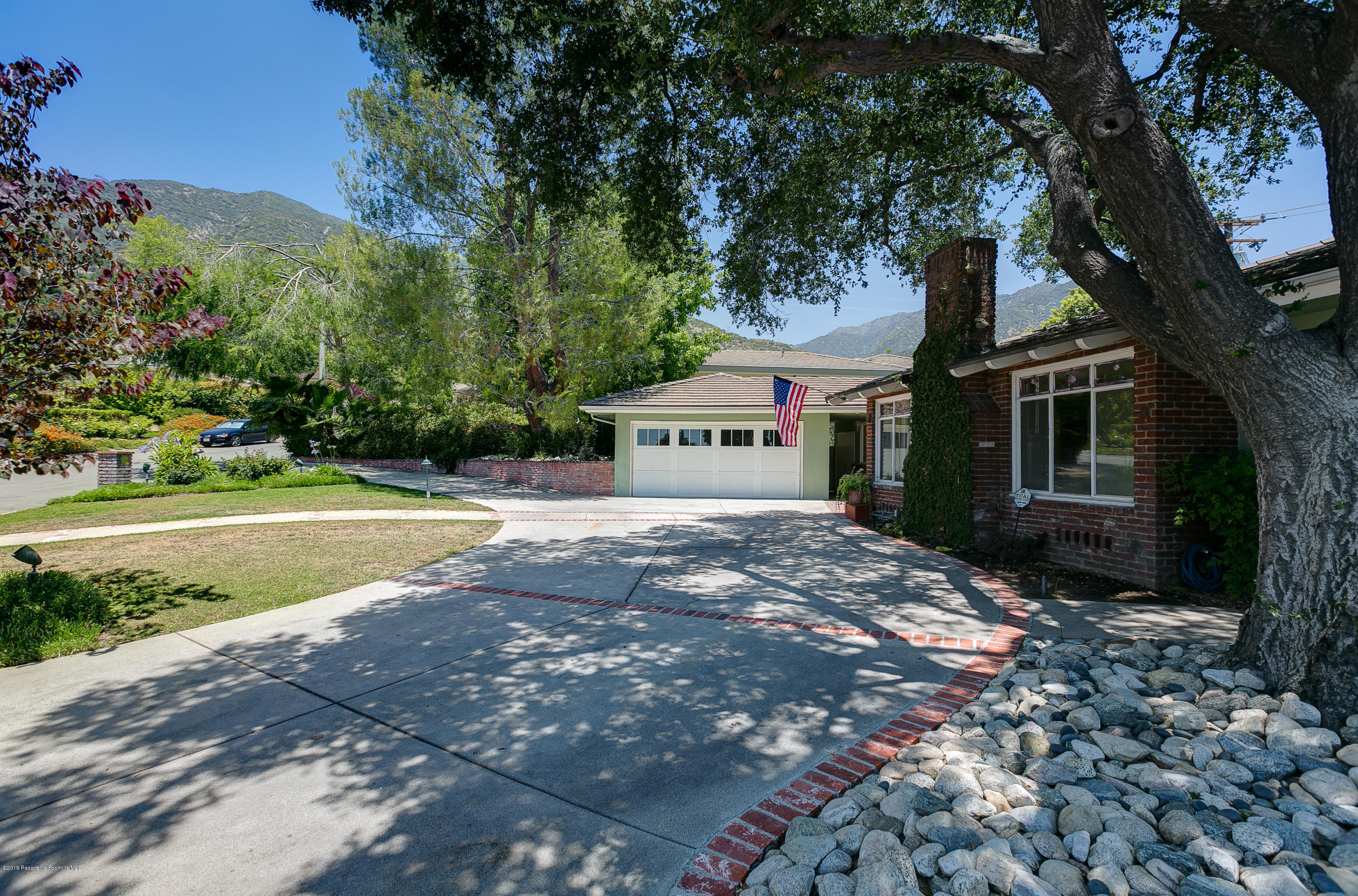 2016CanyonRd-3_HIGHRES