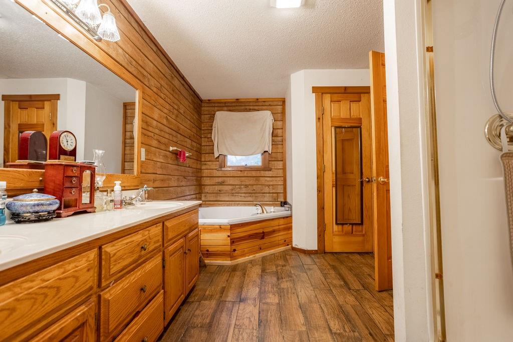 6030 Southeast 740 Pvt Road Collins, MO 64738 - Photo 12 of 64 Gallery Image 12