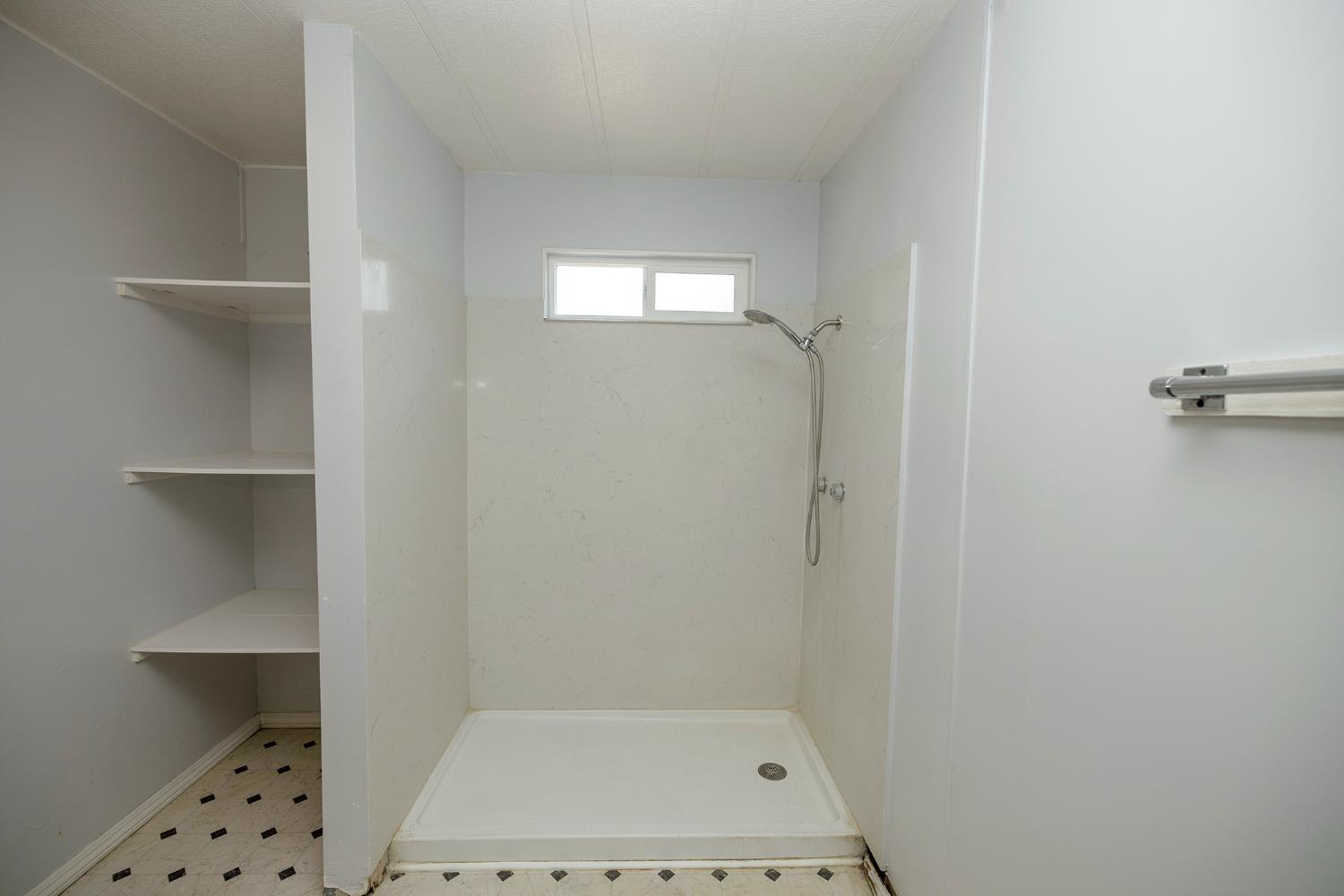 2621 Prescott Road, Unit 158 Modesto, CA 95350 - Photo 28 of 35 a bathroom with a window