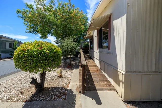 a view of a pathway with a house