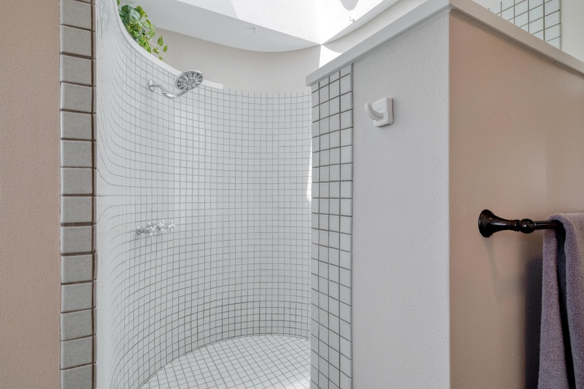7600 Deer Run Road Leander, TX 78641 - Photo 21 of 39 a bathroom with a shower