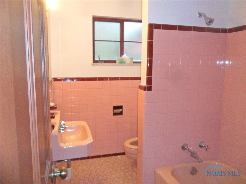 4127 Elmhurst Road Toledo, OH 43613 - Photo 10 of 25 Gallery Image 10