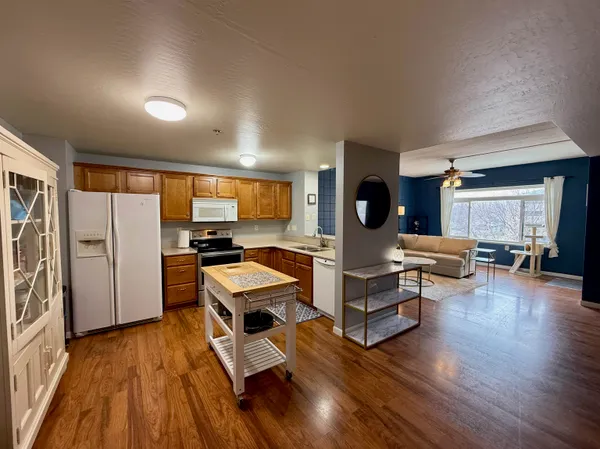 $319,900 | 400 North Richmond Street, Unit 417, Appleton, WI 54911