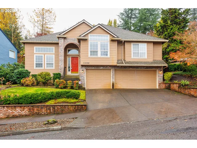 $649,000 | 11544 Southeast Highland Loop, Clackamas, OR 97015