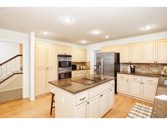 $649,000 | 11544 Southeast Highland Loop, Clackamas, OR 97015