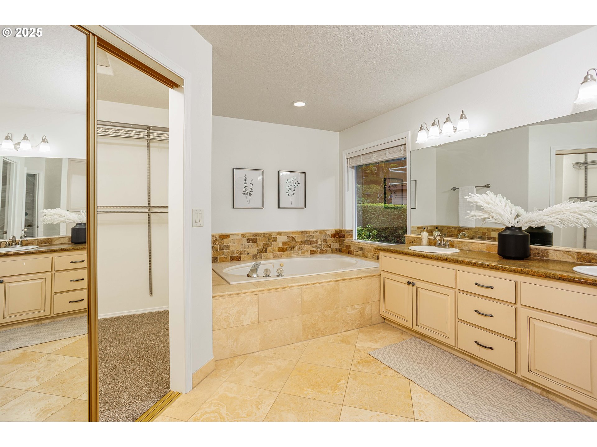 11544 Southeast Highland Loop Clackamas, OR 97015 - Photo 20 of 34 Bathroom