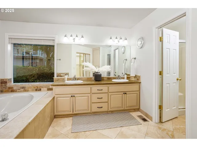 $649,000 | 11544 Southeast Highland Loop, Clackamas, OR 97015