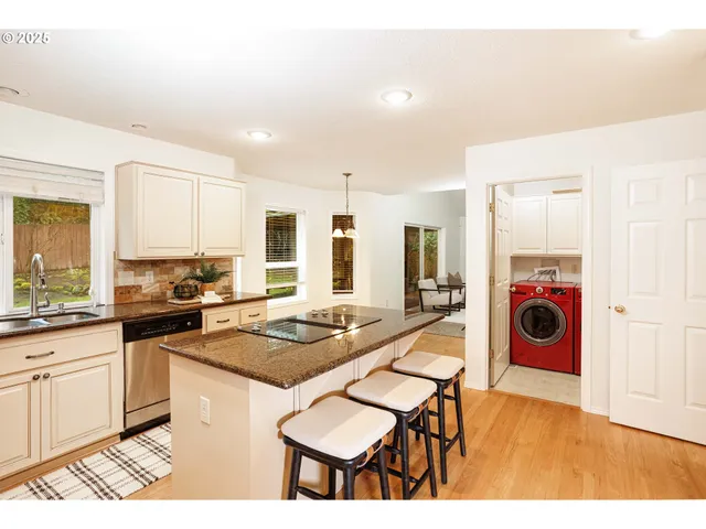 $649,000 | 11544 Southeast Highland Loop, Clackamas, OR 97015