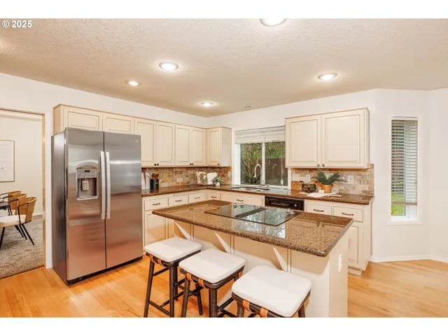 $649,000 | 11544 Southeast Highland Loop, Clackamas, OR 97015