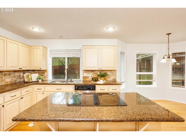 $649,000 | 11544 Southeast Highland Loop, Clackamas, OR 97015