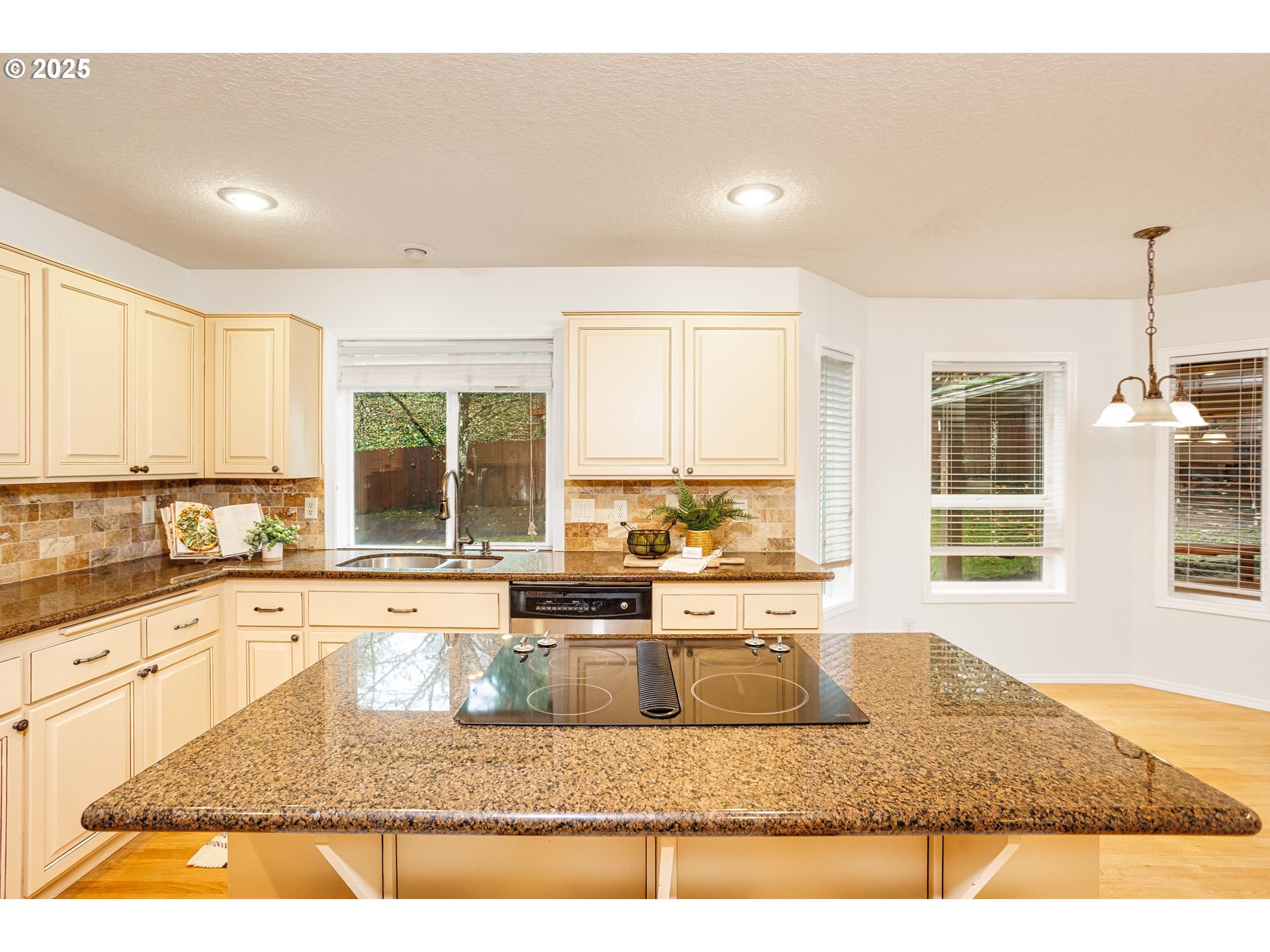 11544 Southeast Highland Loop Clackamas, OR 97015 - Photo 10 of 34 Kitchen