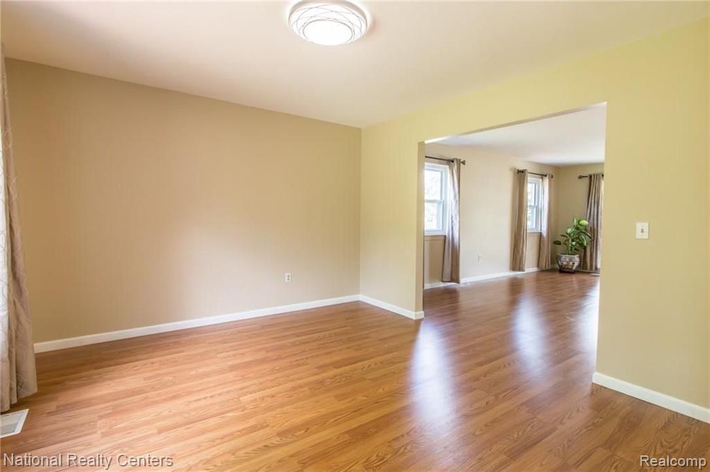 752 Lion Street Rochester Hills, MI 48307 - Photo 5 of 24
