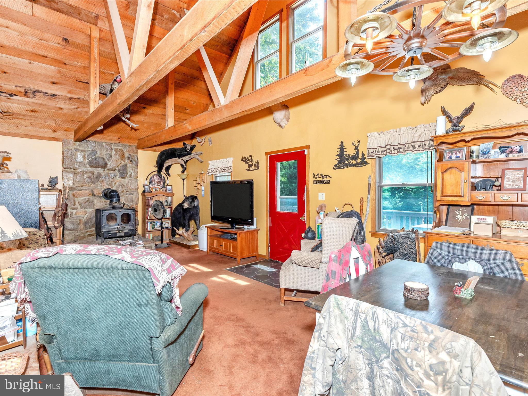 11220 Putman Road Thurmont, MD 21788 - Photo 2 of 52 Living Room