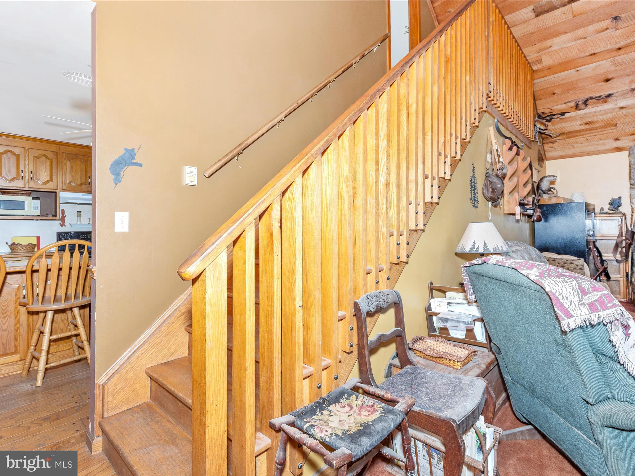 11220 Putman Road Thurmont, MD 21788 - Photo 23 of 52 Staircase