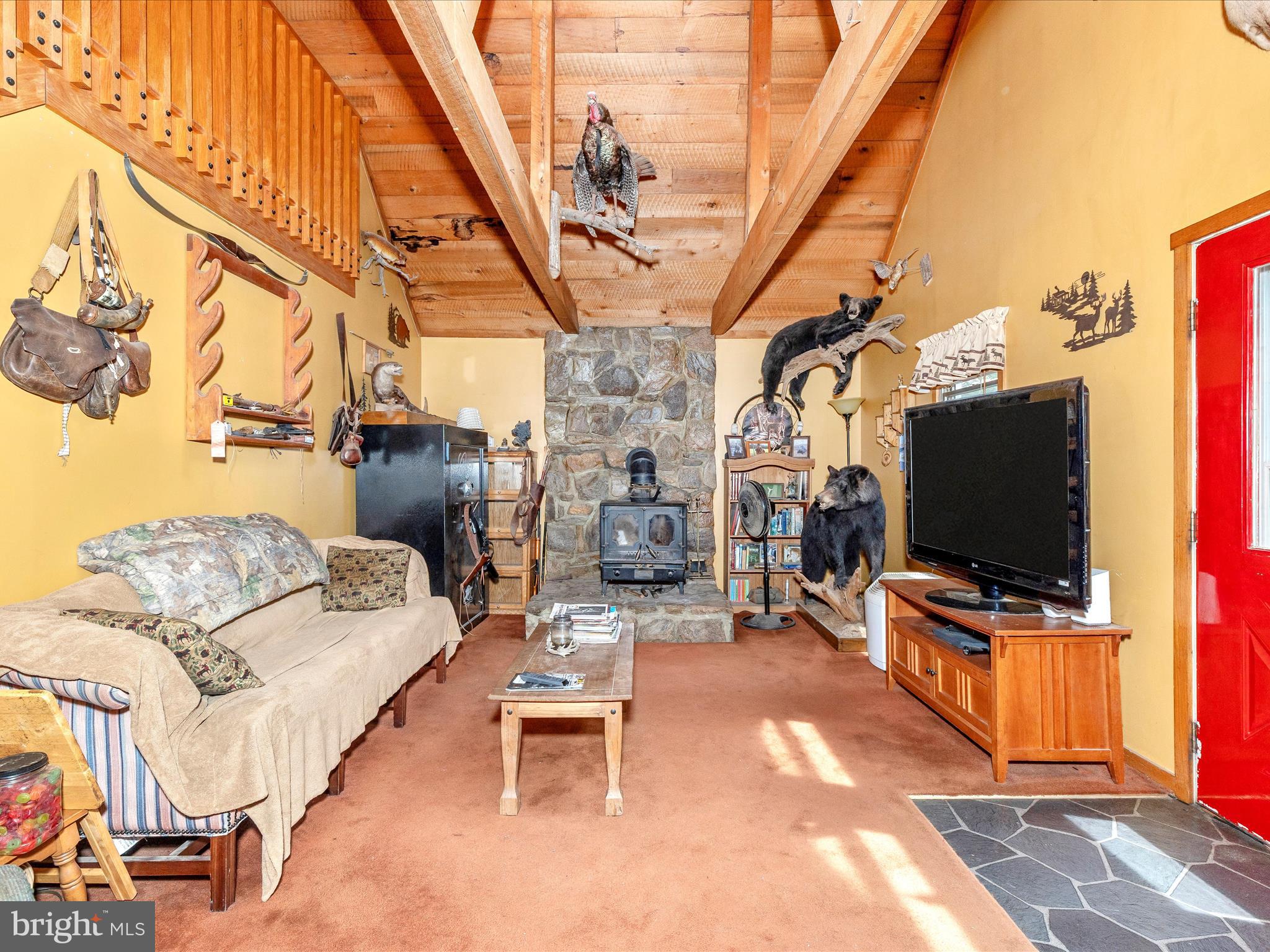 11220 Putman Road Thurmont, MD 21788 - Photo 4 of 52 Living Room
