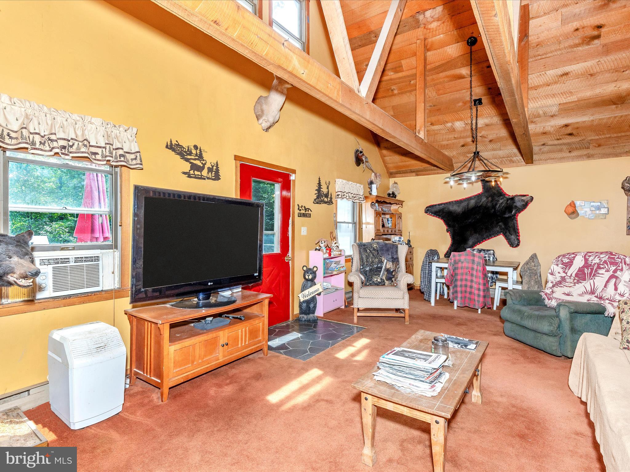 11220 Putman Road Thurmont, MD 21788 - Photo 5 of 52 Living Room