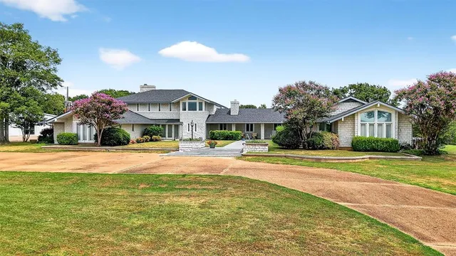 a house with swimming pool in front of it