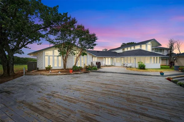 a view of a house with backyard and porch