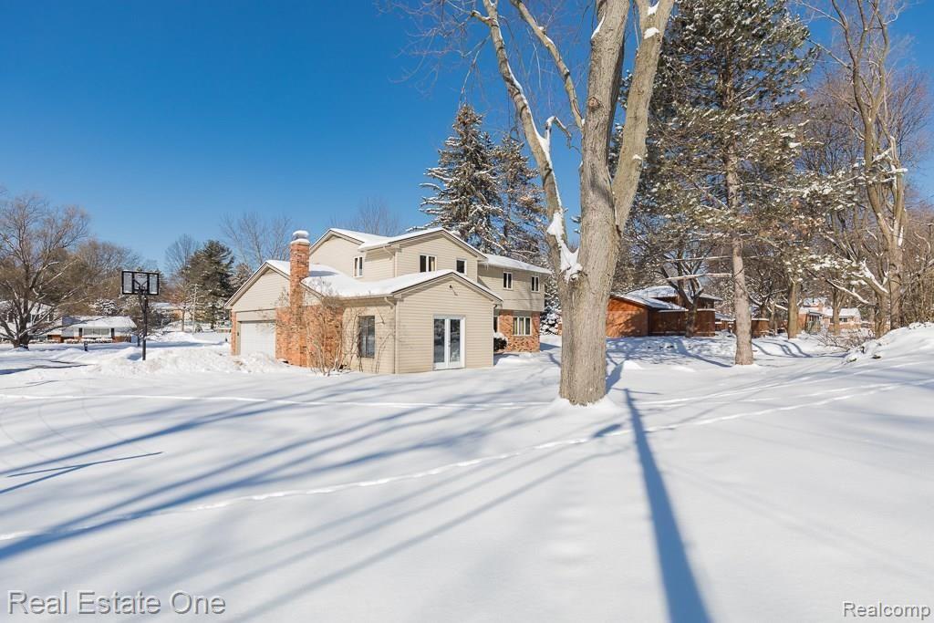 335 Randolph Road Rochester Hills, MI 48309 - Photo 2 of 30