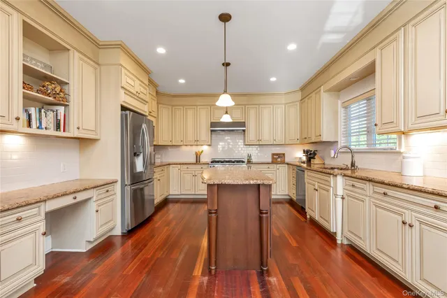 $1,388,000 | 115 Lincoln Avenue, Rockville Centre, NY 11570