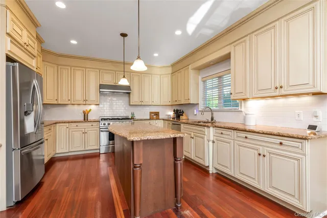 $1,388,000 | 115 Lincoln Avenue, Rockville Centre, NY 11570