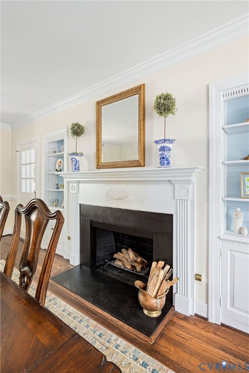 17 Bridgeway Road Richmond, VA 23226 - Photo 5 of 38 Fireplace with decorative mantel flanked by built-