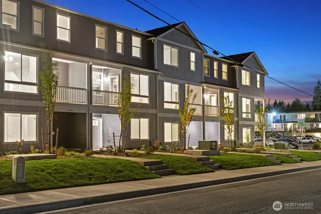$534,990 | 7027 Rainier Drive, Unit G, Everett, WA 98203