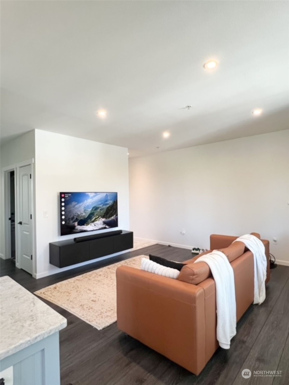 2807 Southeast 8th Place, Unit 2103 Renton, WA 98058 - Photo 4 of 16 Gallery Image 4