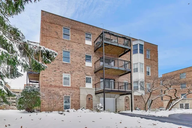 $575,000 | 1730 Hinman Avenue, Unit 3A, Evanston, IL 60201