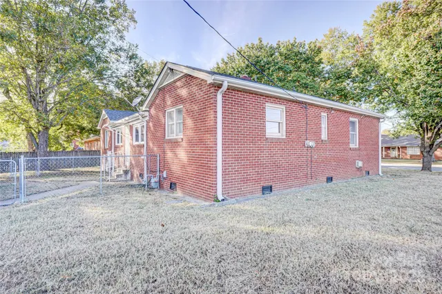 a view of a house with a yard and garage