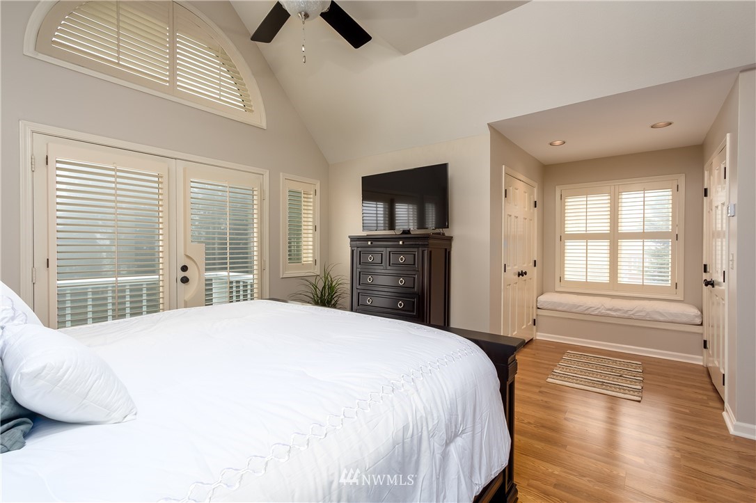 10034 Northeast Knight Road Bainbridge Island, WA 98110 - Photo 14 of 25 Gallery Image 14