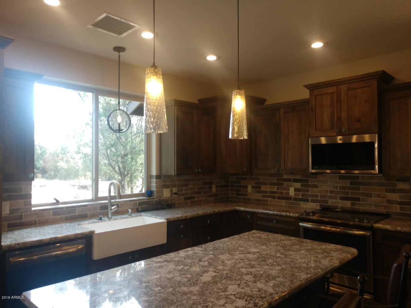 1009 Mclane kitchen