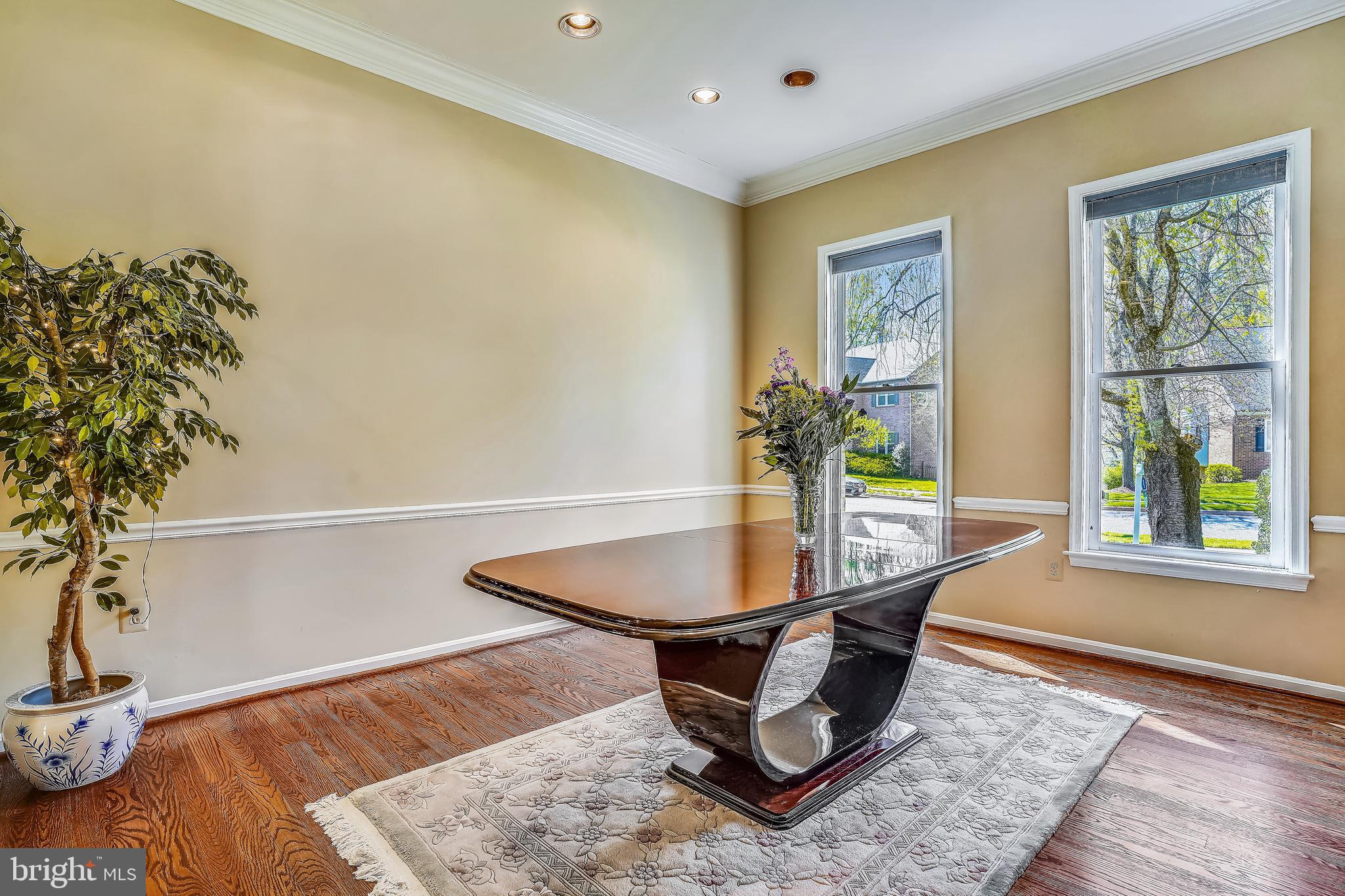 4409 Nuttall Road Fairfax, VA 22032 - Photo 13 of 80 DR highlighted with crown molding & chair rails.