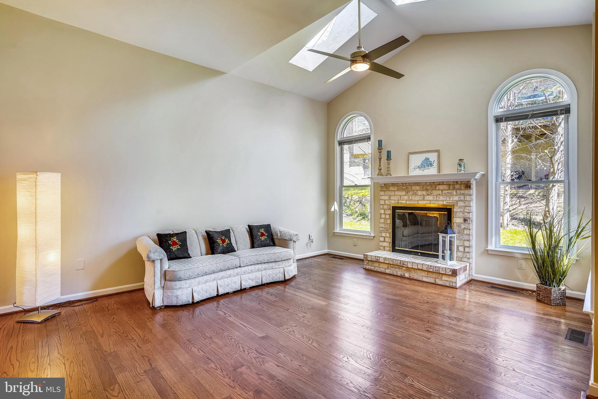4409 Nuttall Road Fairfax, VA 22032 - Photo 16 of 80 Palladian windows add character to family room.