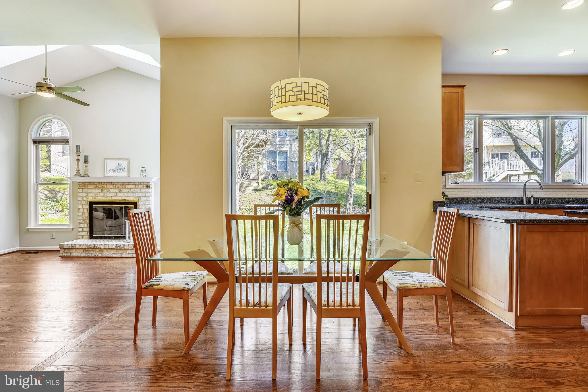 4409 Nuttall Road Fairfax, VA 22032 - Photo 19 of 80 Dining area in kitchen.